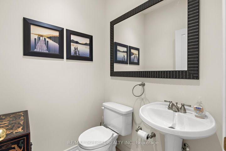 Photo 17 at 16 Carriage House Court, Jefferson, Richmond Hill