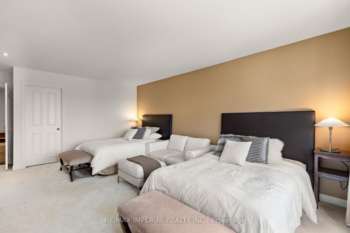 Photo 21 at 16 Carriage House Court, Jefferson, Richmond Hill