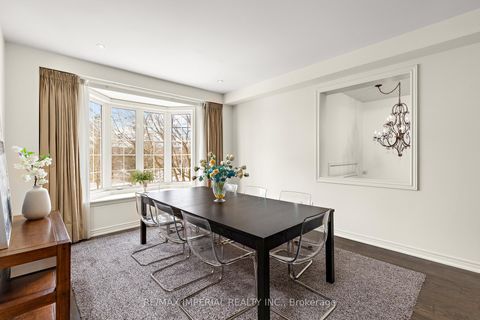 Photo 5 at 16 Carriage House Court, Jefferson, Richmond Hill