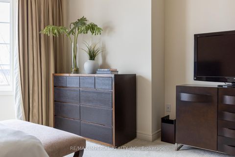 Photo 22 at 16 Carriage House Court, Jefferson, Richmond Hill