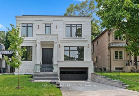 Photo 2 at 215 Northwood Drive, Newtonbrook East, Toronto