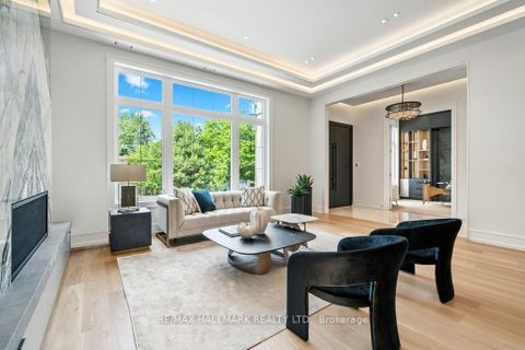 Photo 7 at 215 Northwood Drive, Newtonbrook East, Toronto