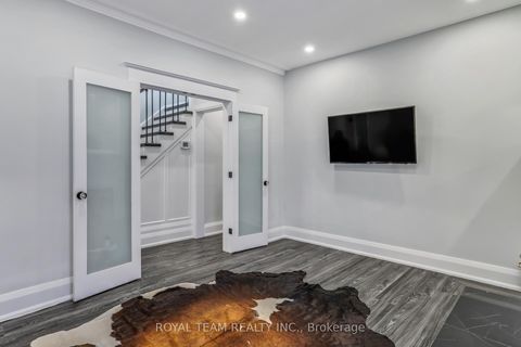 Photo 7 at 97 Centre Street E, Crosby, Richmond Hill