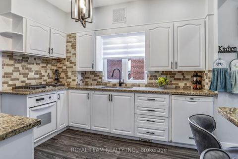 Photo 14 at 97 Centre Street E, Crosby, Richmond Hill