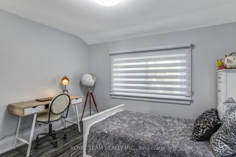Photo 25 at 97 Centre Street E, Crosby, Richmond Hill