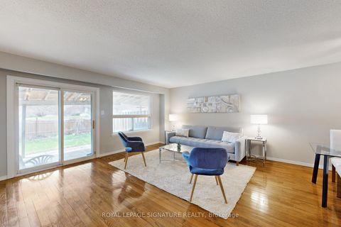 Photo 2 at 62 Valdor Drive, Agincourt North, Toronto