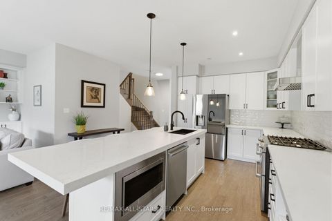 Photo 10 at 7 Gord Matthews Way, Uxbridge