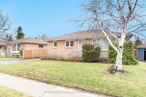 Photo 3 at 12 Marion Crescent, Wellington, Barrie