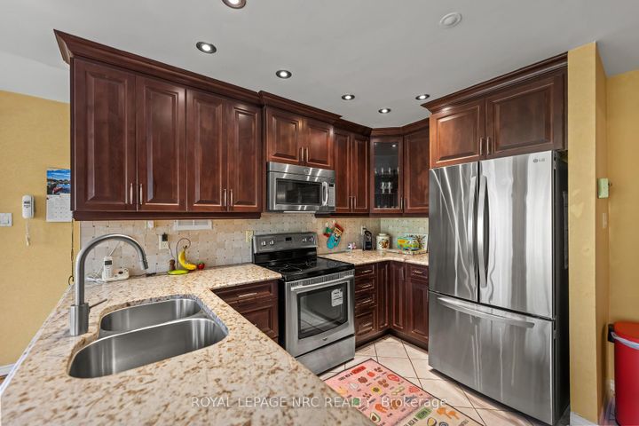 Photo 14 at 2133 Grand Boulevard, JC Joshua Creek, Oakville