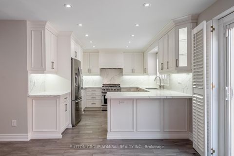 Photo 4 at 150 Rockwood Crescent, Beverley Glen, Vaughan