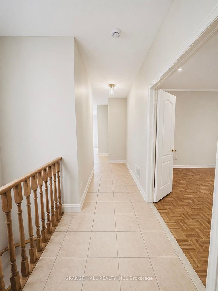 Photo 11 at 203 Starling Boulevard, Vellore Village, Vaughan