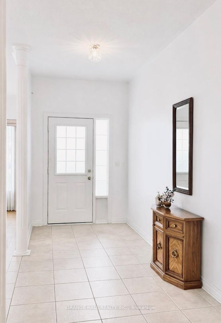 Photo 14 at 203 Starling Boulevard, Vellore Village, Vaughan