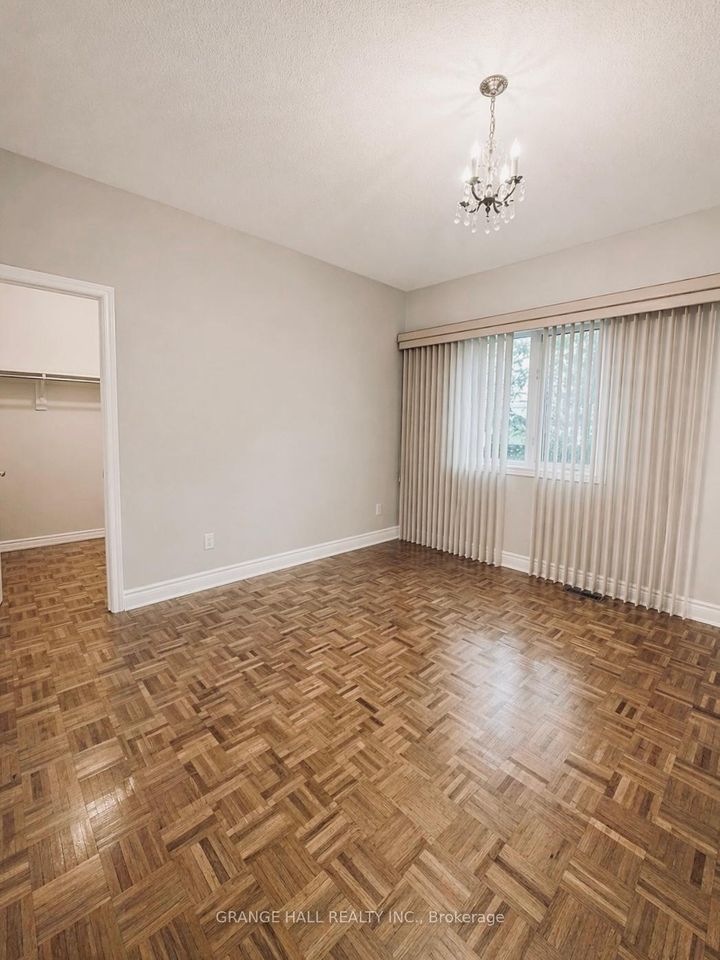 Photo 15 at 203 Starling Boulevard, Vellore Village, Vaughan