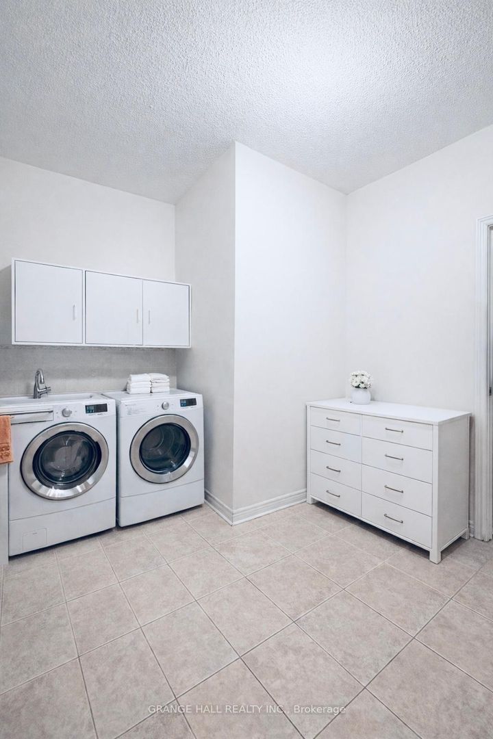 Photo 17 at 203 Starling Boulevard, Vellore Village, Vaughan