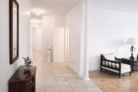 Photo 2 at 203 Starling Boulevard, Vellore Village, Vaughan