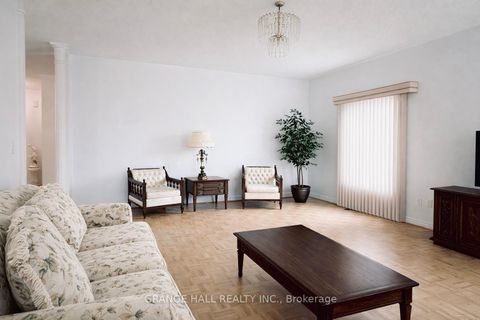 Photo 4 at 203 Starling Boulevard, Vellore Village, Vaughan