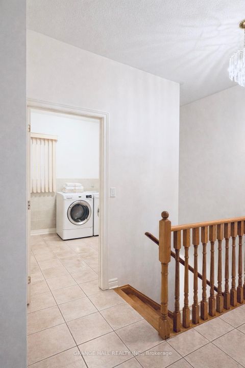 Photo 10 at 203 Starling Boulevard, Vellore Village, Vaughan