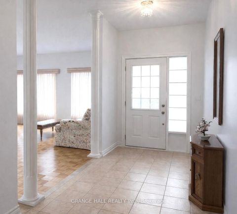 Photo 12 at 203 Starling Boulevard, Vellore Village, Vaughan