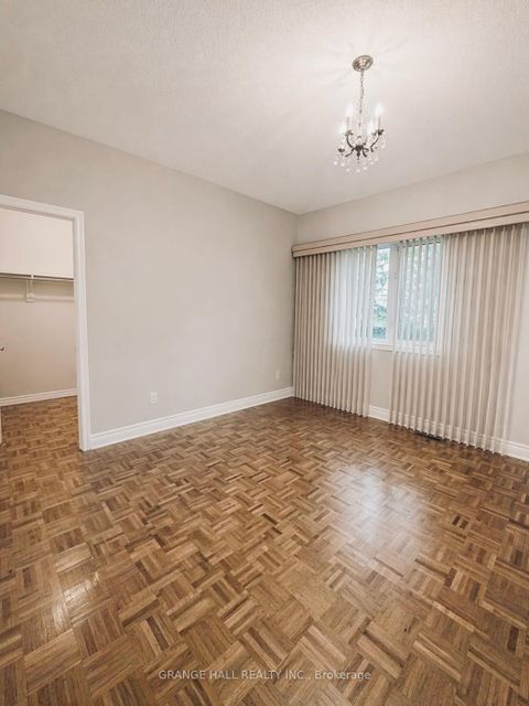 Photo 15 at 203 Starling Boulevard, Vellore Village, Vaughan