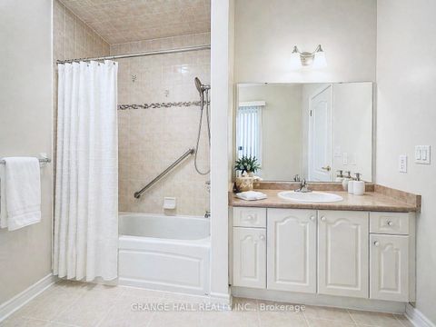 Photo 18 at 203 Starling Boulevard, Vellore Village, Vaughan