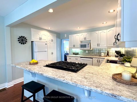 Photo 13 at 3 Melody Lane, Sutton & Jackson's Point, Georgina