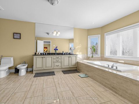 Photo 13 at 69 B Elm Grove Avenue, Oak Ridges, Richmond Hill