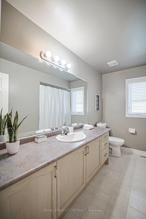 Photo 34 at 31 Burnhaven Avenue, Maple, Vaughan