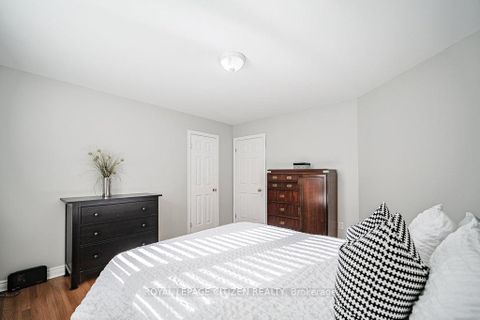 Photo 38 at 31 Burnhaven Avenue, Maple, Vaughan