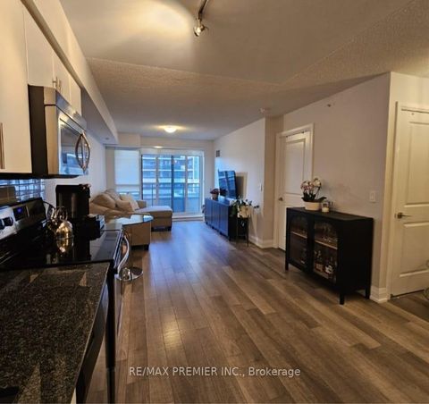 Photo 17 at 318 - 372 Highway 7, Doncrest, Richmond Hill