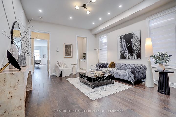 Photo 6 at 38 Settlers Road E, GO Glenorchy, Oakville