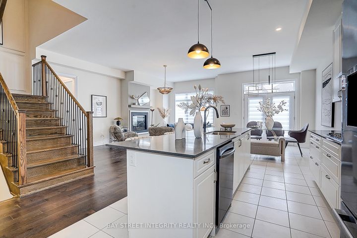 Photo 11 at 38 Settlers Road E, GO Glenorchy, Oakville