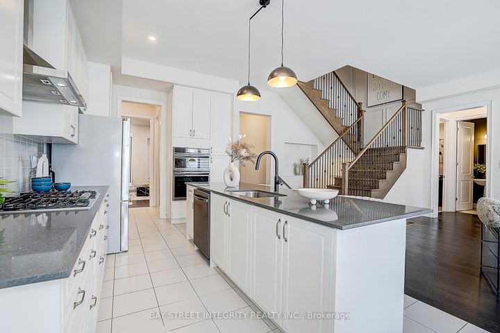 Photo 12 at 38 Settlers Road E, GO Glenorchy, Oakville