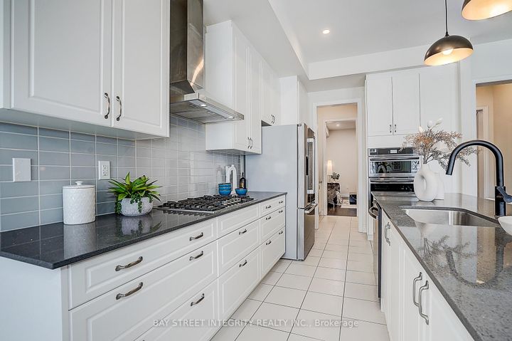 Photo 13 at 38 Settlers Road E, GO Glenorchy, Oakville