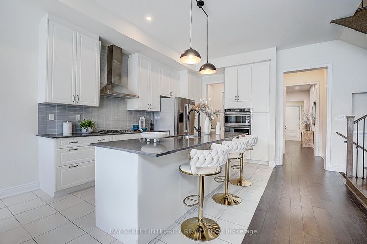 Photo 15 at 38 Settlers Road E, GO Glenorchy, Oakville