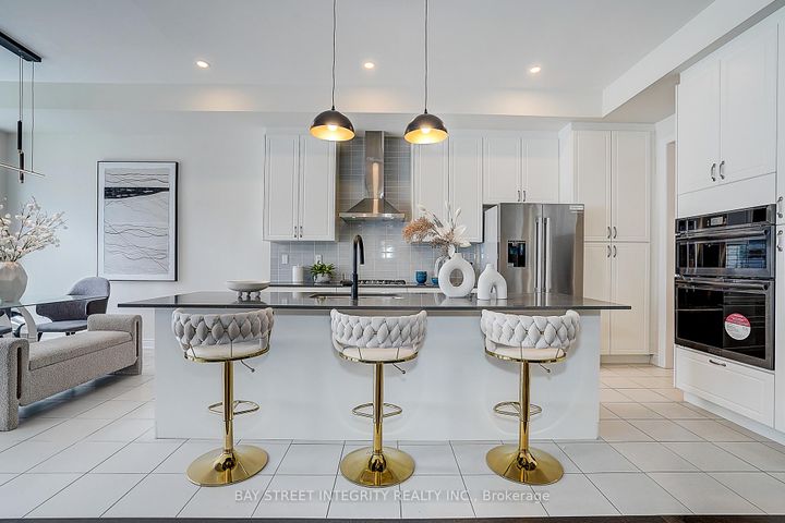 Photo 16 at 38 Settlers Road E, GO Glenorchy, Oakville