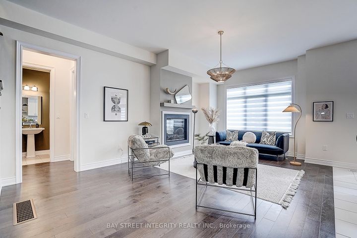 Photo 19 at 38 Settlers Road E, GO Glenorchy, Oakville