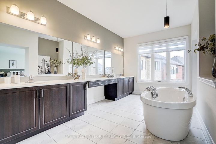 Photo 30 at 38 Settlers Road E, GO Glenorchy, Oakville