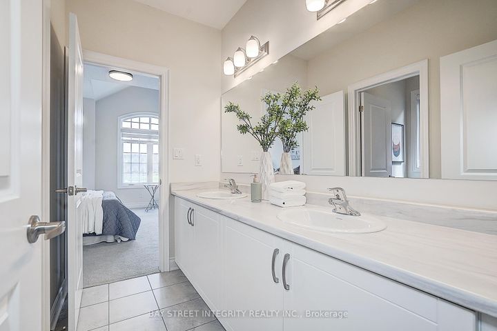 Photo 43 at 38 Settlers Road E, GO Glenorchy, Oakville