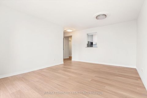 Photo 7 at 501 - 330 Mccowan Road, Eglinton East, Toronto