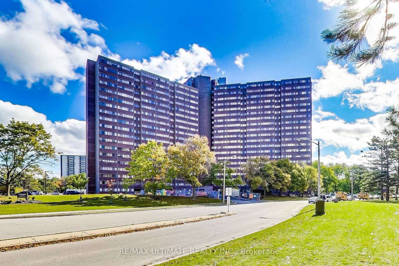 Ph#11 - 11 Wincott Drive, The Westway, Toronto photo number 2