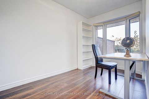 Photo 3 at 104 Tanjoe Crescent, Newtonbrook West, Toronto