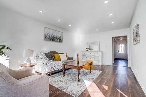 Photo 10 at 104 Tanjoe Crescent, Newtonbrook West, Toronto