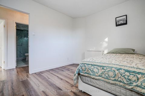 Photo 30 at 104 Tanjoe Crescent, Newtonbrook West, Toronto