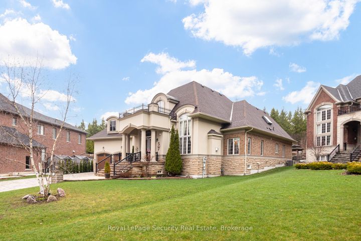 Photo 2 at 20 Aubrietia Court, Oak Ridges, Richmond Hill