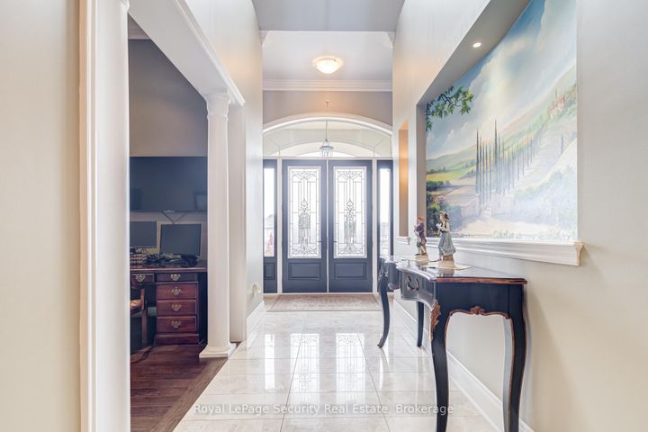 Photo 4 at 20 Aubrietia Court, Oak Ridges, Richmond Hill