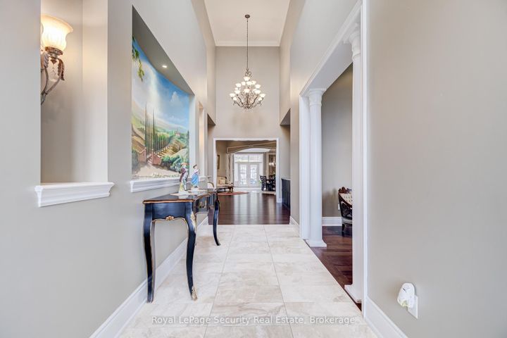 Photo 5 at 20 Aubrietia Court, Oak Ridges, Richmond Hill