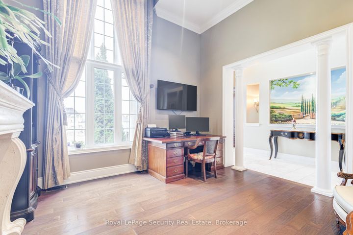 Photo 8 at 20 Aubrietia Court, Oak Ridges, Richmond Hill