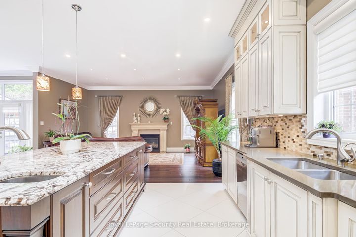 Photo 13 at 20 Aubrietia Court, Oak Ridges, Richmond Hill