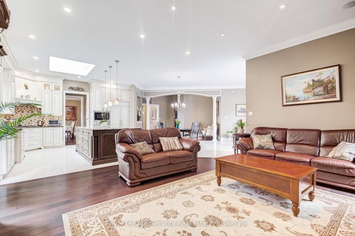 Photo 16 at 20 Aubrietia Court, Oak Ridges, Richmond Hill