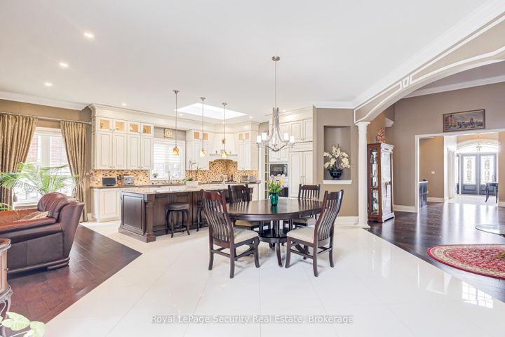 Photo 17 at 20 Aubrietia Court, Oak Ridges, Richmond Hill